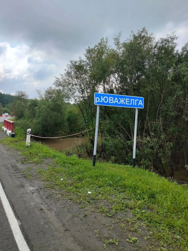 Подрядчики приступили к восстановительным работам на 15 км автодороги Куса - Магнитка, где произошел размыв основания опор мостового сооружения после прохождения ливневого паводка Подрядчики приступили к восстановительным работам на 15 км автодороги Куса - Магнитка, где произошел размыв основания опор мостового сооружения после прохождения ливневого паводка