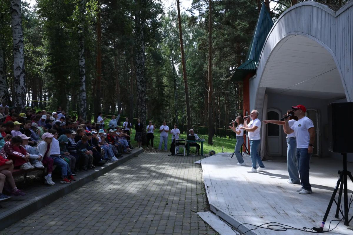 Полицейские Южного Урала организовали масштабный праздник в лагере «Лесная застава» Полицейские Южного Урала организовали масштабный праздник в лагере «Лесная застава»