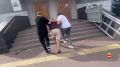 Челябинские полицейские оперативно задержали мужчину, напавшего на несовершеннолетнего в жилом комплексе Вишневая горка
