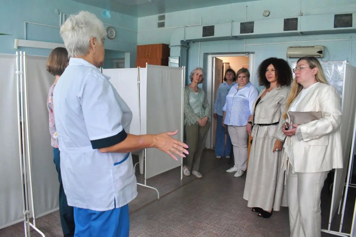 Министр социальных отношений Наталья Лугачева ознакомилась с работой Комплексного центра социального обслуживания в Катав-Ивановске Министр социальных отношений Наталья Лугачева ознакомилась с работой Комплексного центра социального обслуживания в Катав-Ивановске