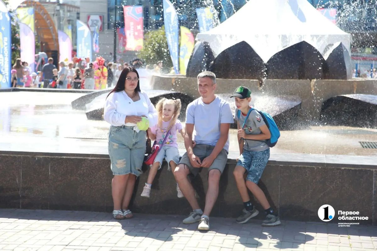 Алексей Текслер открыл в Копейске фестиваль «Челябинская область – Большая семья» Алексей Текслер открыл в Копейске фестиваль «Челябинская область – Большая семья»
