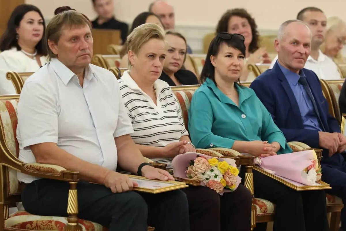 Алексей Текслер отметил вклад южноуральцев в развитие спорта Алексей Текслер отметил вклад южноуральцев в развитие спорта
