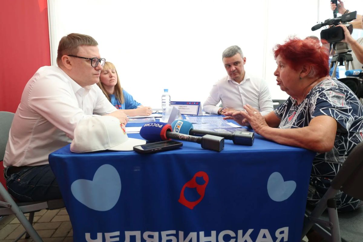 Алексей Текслер прибыл на площадку проведения регионального фестиваля «Челябинская область – большая семья», который сегодня начал работу в Копейске Алексей Текслер прибыл на площадку проведения регионального фестиваля «Челябинская область – большая семья», который сегодня начал работу в Копейске