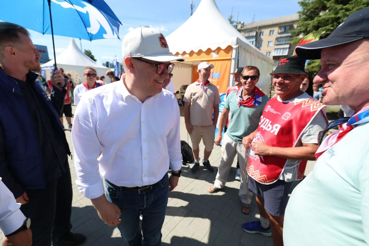 Алексей Текслер прибыл на площадку проведения регионального фестиваля «Челябинская область – большая семья», который сегодня начал работу в Копейске Алексей Текслер прибыл на площадку проведения регионального фестиваля «Челябинская область – большая семья», который сегодня начал работу в Копейске
