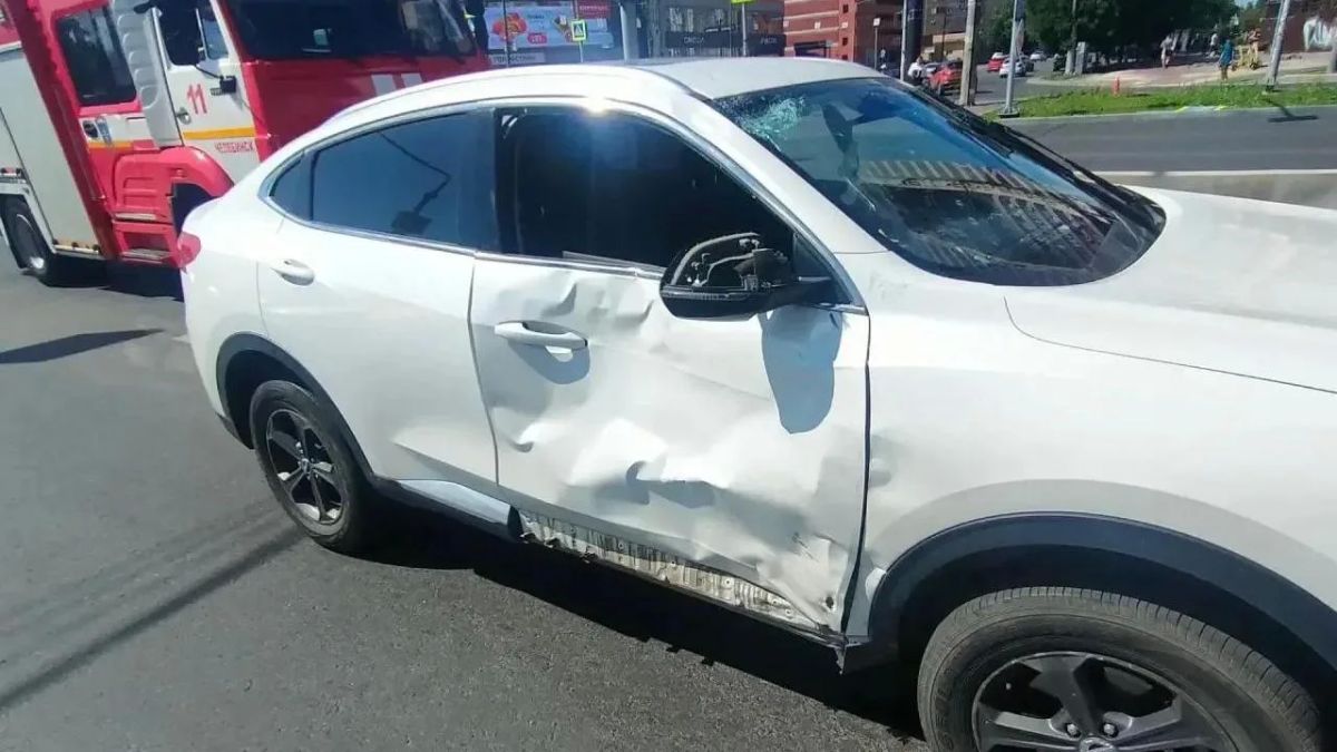 В Челябинске не поделили дорогу автомобиль и электровелосипед В Челябинске не поделили дорогу автомобиль и электровелосипед