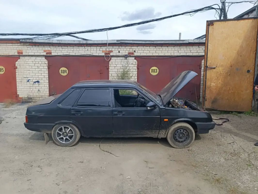 Челябинские полицейские раскрыли кражу отечественного автомобиля и вернули его владельцу Челябинские полицейские раскрыли кражу отечественного автомобиля и вернули его владельцу