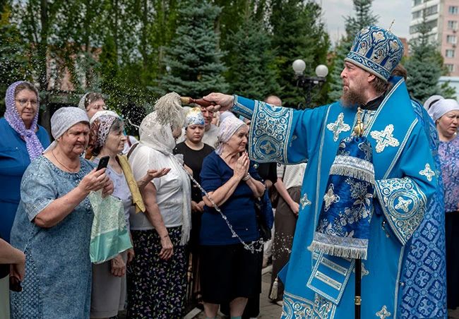 Вчера, 10 августа, православные верующие праздновали день Смоленской иконы Божией Матери Вчера, 10 августа, православные верующие праздновали день Смоленской иконы Божией Матери