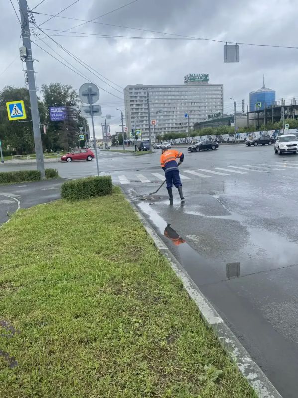 В Челябинске ликвидируют последствия ночного ливня