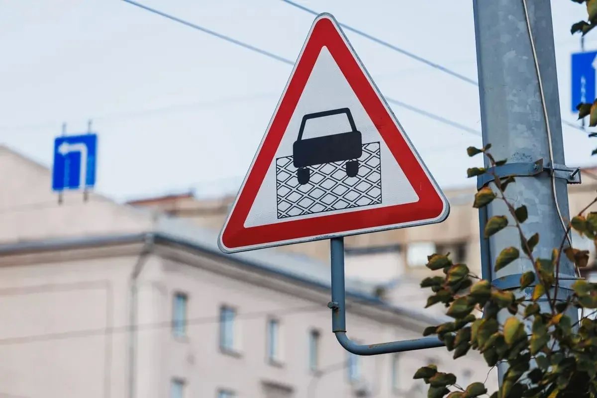 В Челябинске пяти перекрёсткам добавят «вафельную» разметку
