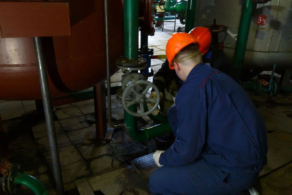 На днях проверил ход подготовки к предстоящему отопительному сезону на котельной № 3, которая находится в ведении МУП «Коммунальные сети» На днях проверил ход подготовки к предстоящему отопительному сезону на котельной № 3, которая находится в ведении МУП «Коммунальные сети»