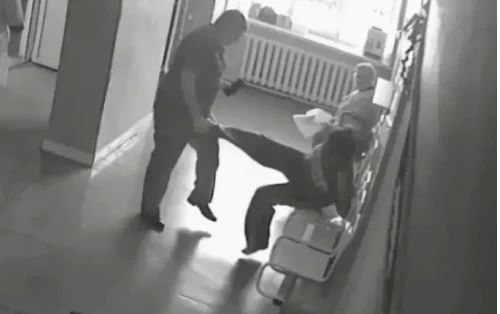 В Кунашакском районе осудят женщину за нападение на полицейского в больнице