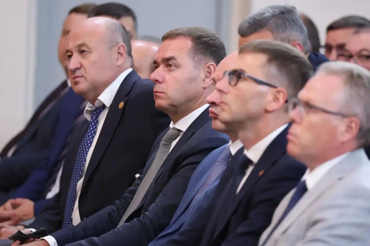 Губернатор региона Алексей Текслер провел областное совещание с главами муниципальных образований Челябинской области в Нязепетровске Губернатор региона Алексей Текслер провел областное совещание с главами муниципальных образований Челябинской области в Нязепетровске