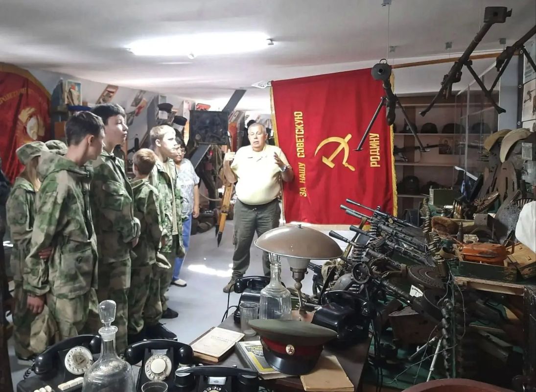 Воспитанники социально-реабилитационного центра побывали в музее ВИК „Дивизион" Воспитанники социально-реабилитационного центра побывали в музее ВИК „Дивизион"