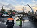 На место обрушения крыши оперативно были отправлены спасатели