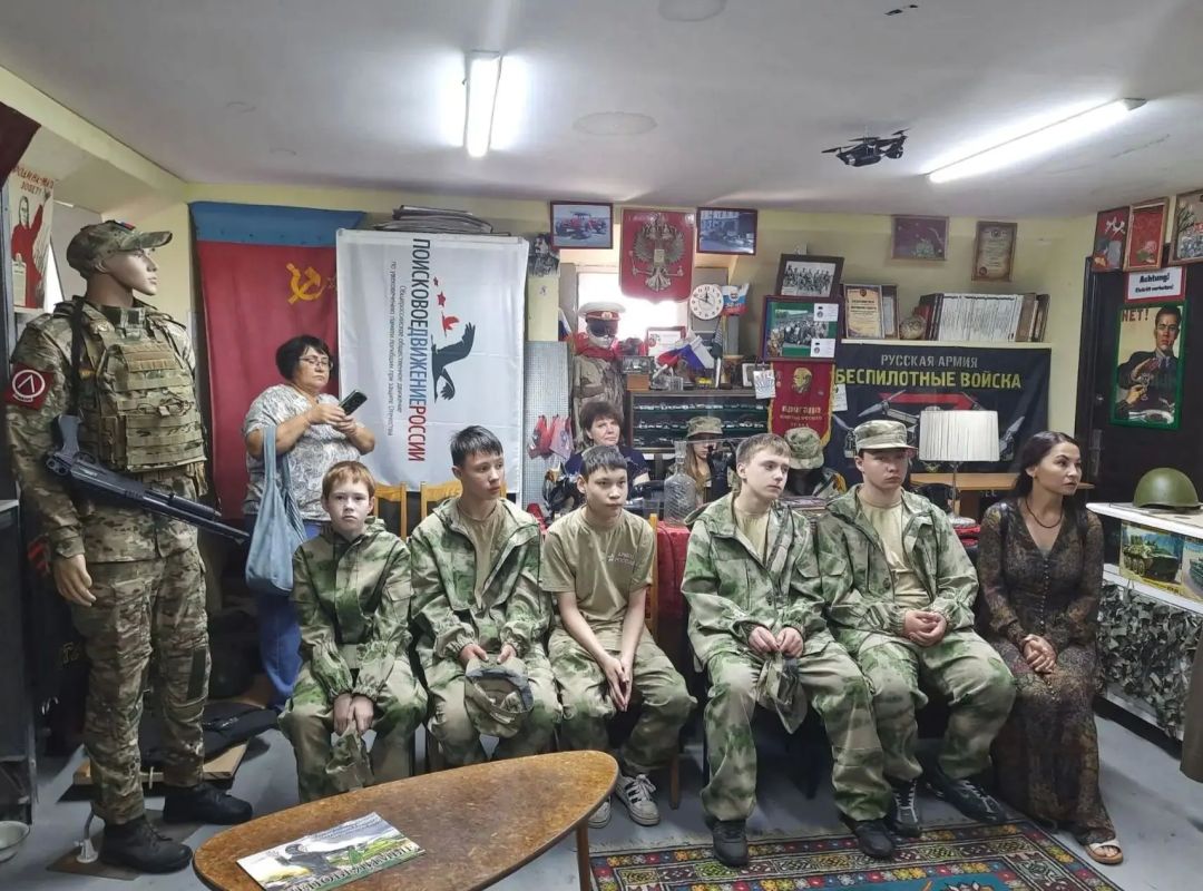 Воспитанники социально-реабилитационного центра побывали в музее ВИК „Дивизион" Воспитанники социально-реабилитационного центра побывали в музее ВИК „Дивизион"