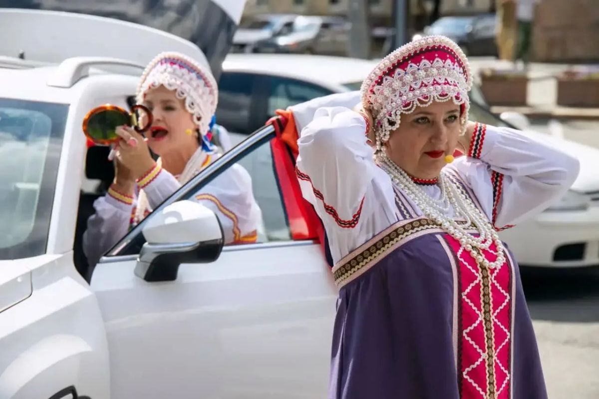 Фестиваль в Челябинске объединил народы России в одном хороводе Фестиваль в Челябинске объединил народы России в одном хороводе