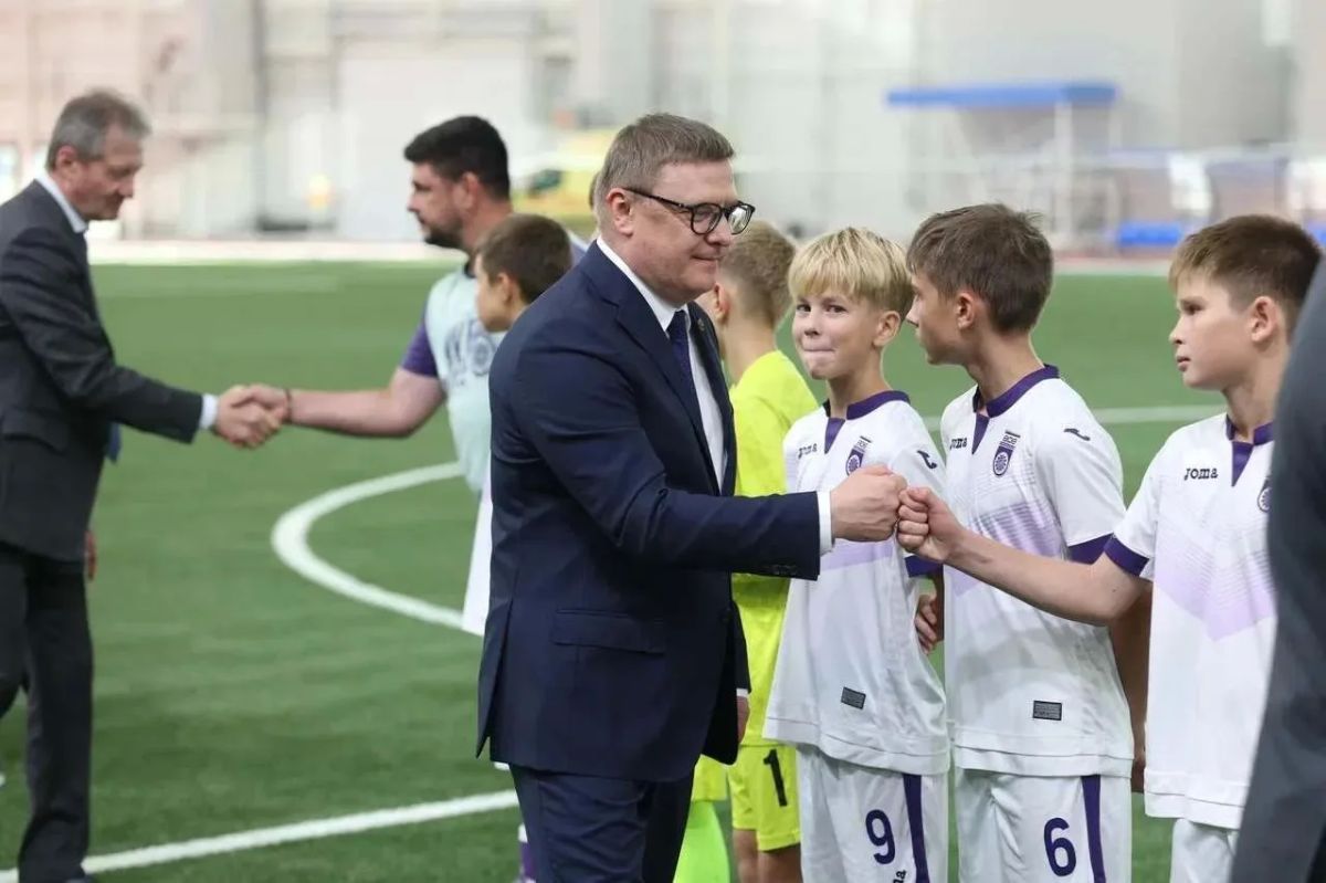 Алексей Текслер и Михаил Дегтярёв открыли уникальный футбольно-легкоатлетический манеж «Арена Челябинск» Алексей Текслер и Михаил Дегтярёв открыли уникальный футбольно-легкоатлетический манеж «Арена Челябинск»