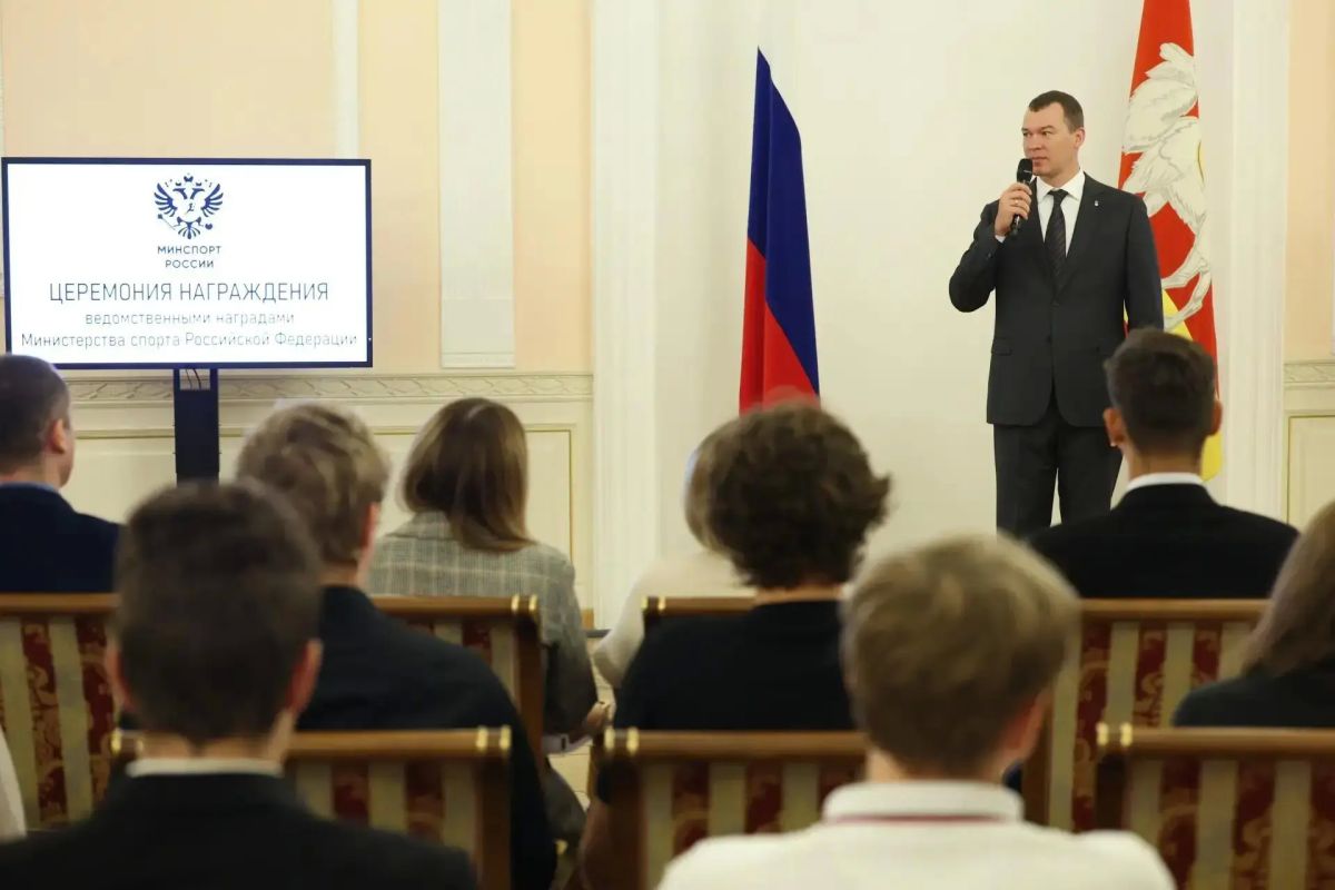 Михаил Дегтярёв вручил ведомственные награды южноуральским тренерам и спортсменам Михаил Дегтярёв вручил ведомственные награды южноуральским тренерам и спортсменам