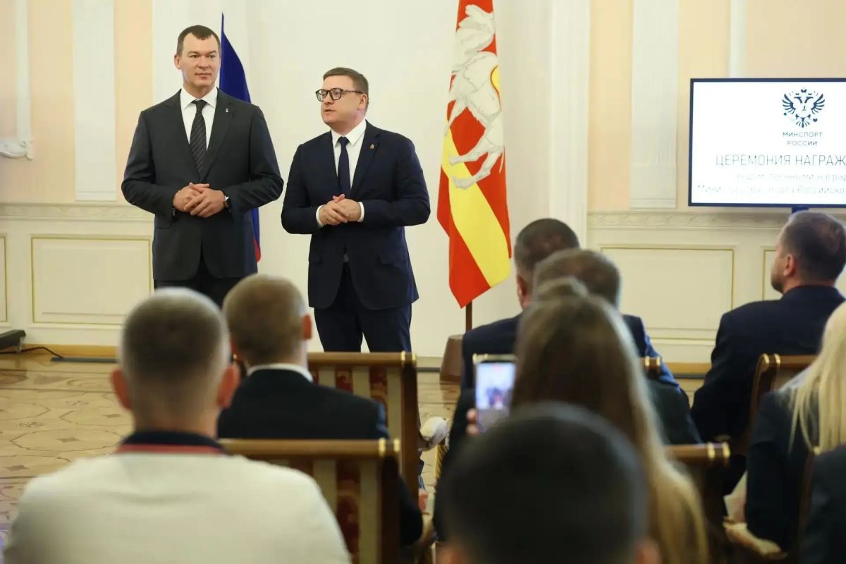 Михаил Дегтярёв вручил ведомственные награды южноуральским тренерам и спортсменам