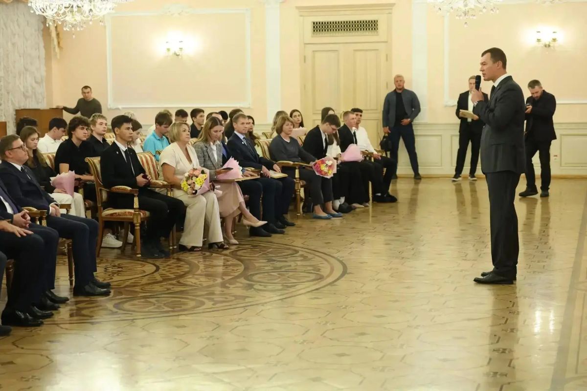 Михаил Дегтярев вручил награды 64 южноуральским спортсменам и тренерам