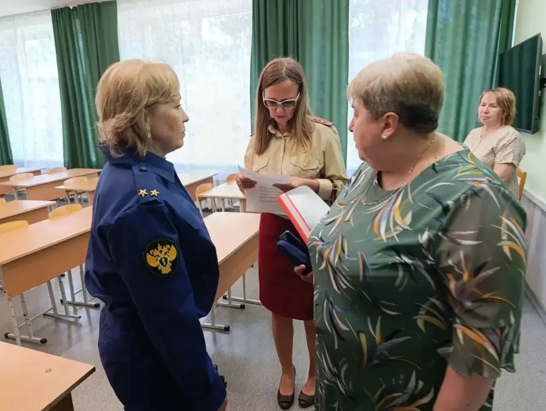 Ашинский городской прокурор проверила готовность школ к новому учебному году Ашинский городской прокурор проверила готовность школ к новому учебному году