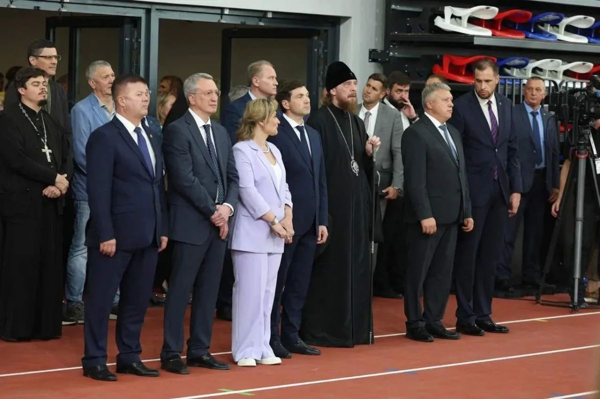 Алексей Текслер и Михаил Дегтярёв открыли уникальный футбольно-легкоатлетический манеж «Арена Челябинск» Алексей Текслер и Михаил Дегтярёв открыли уникальный футбольно-легкоатлетический манеж «Арена Челябинск»