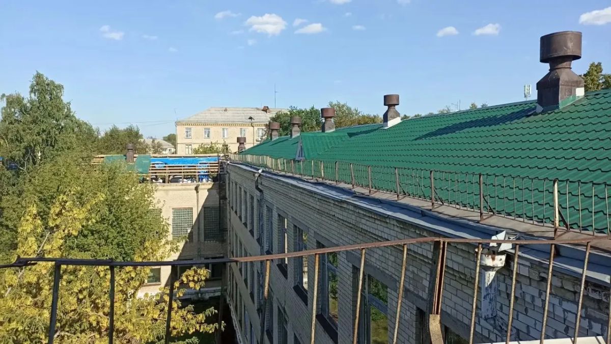 Прокуратура Металлургического района г.Челябинска контролирует ход выполнения капитального ремонта кровли образовательной организации Прокуратура Металлургического района г.Челябинска контролирует ход выполнения капитального ремонта кровли образовательной организации
