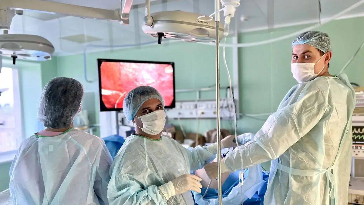 Пациента челябинской больницы избавили от грыжи размером с кочан капусты