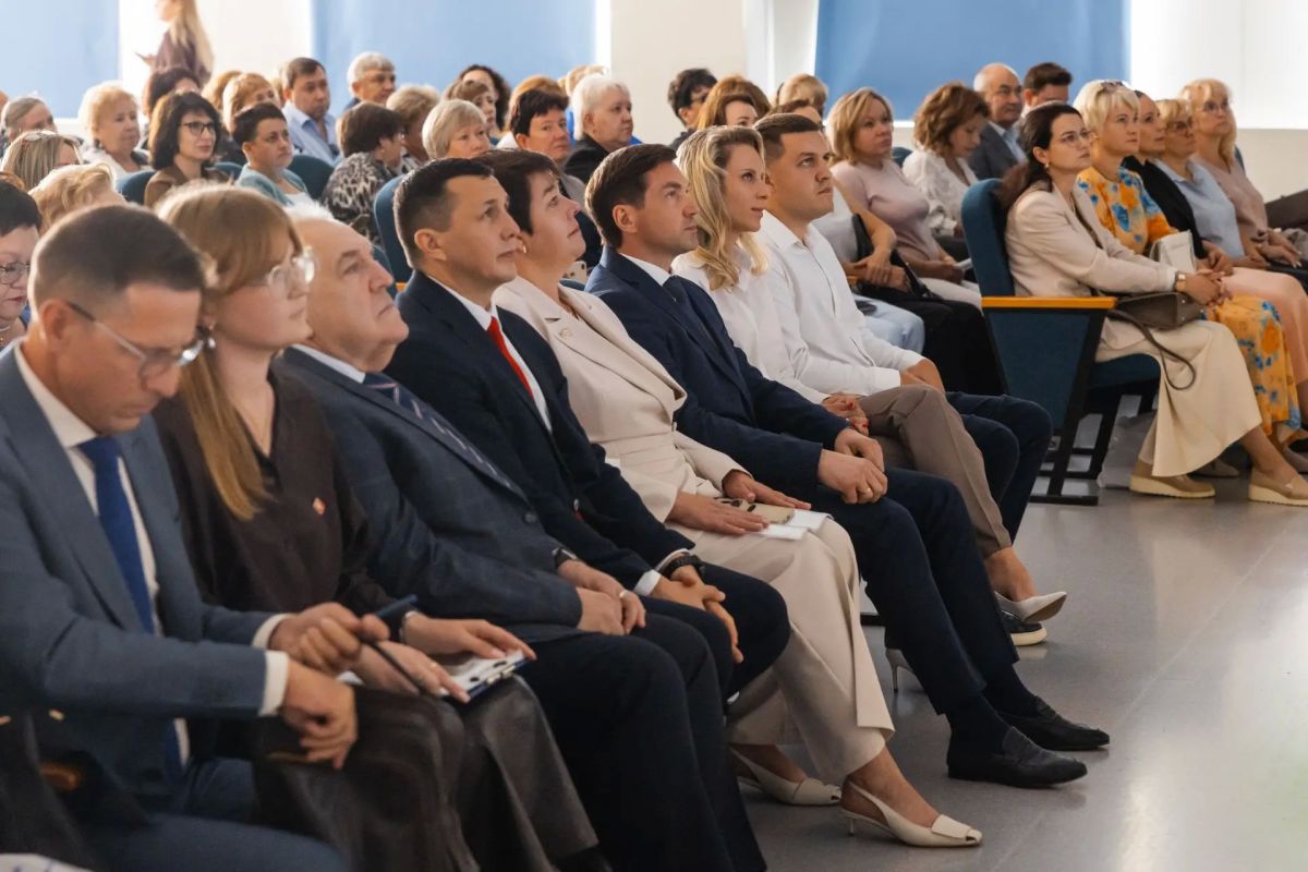 Ориентиры, установки и приоритетные задачи: в Челябинске началась Августовская конференция работников системы образования Ориентиры, установки и приоритетные задачи: в Челябинске началась Августовская конференция работников системы образования