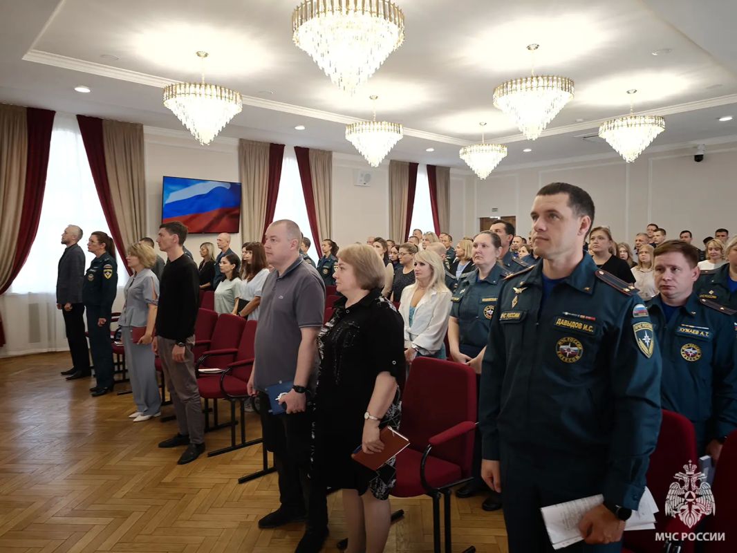 Наш триколор – символ государственности! Наш триколор – символ государственности!