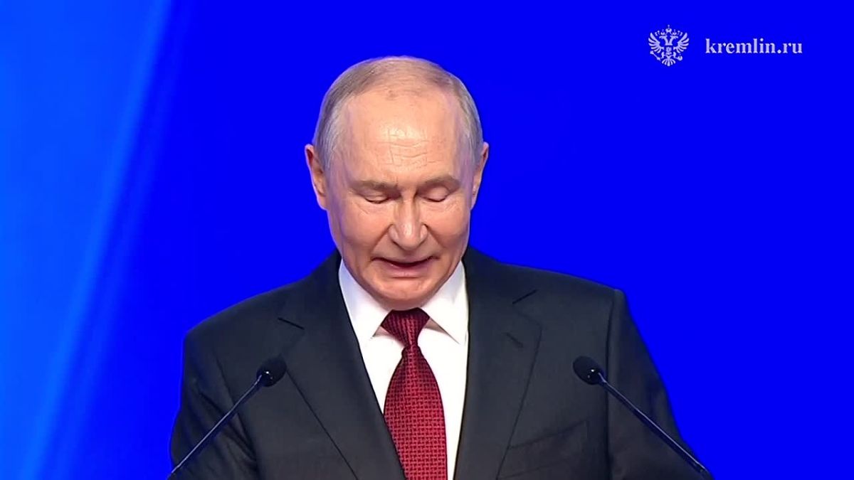 Владимир Путин поздравил россиян с Днём Государственного флага