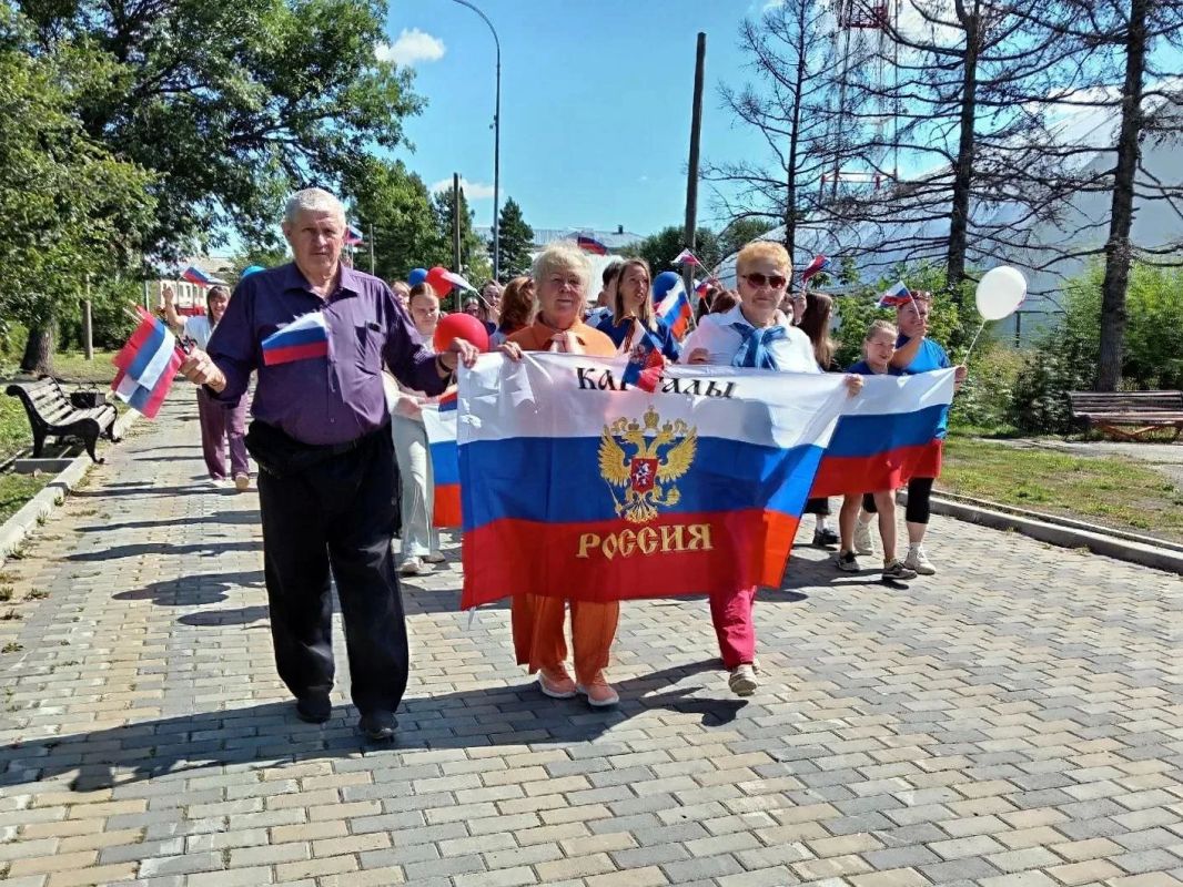 Под триколором - в одном строю! Под триколором - в одном строю!