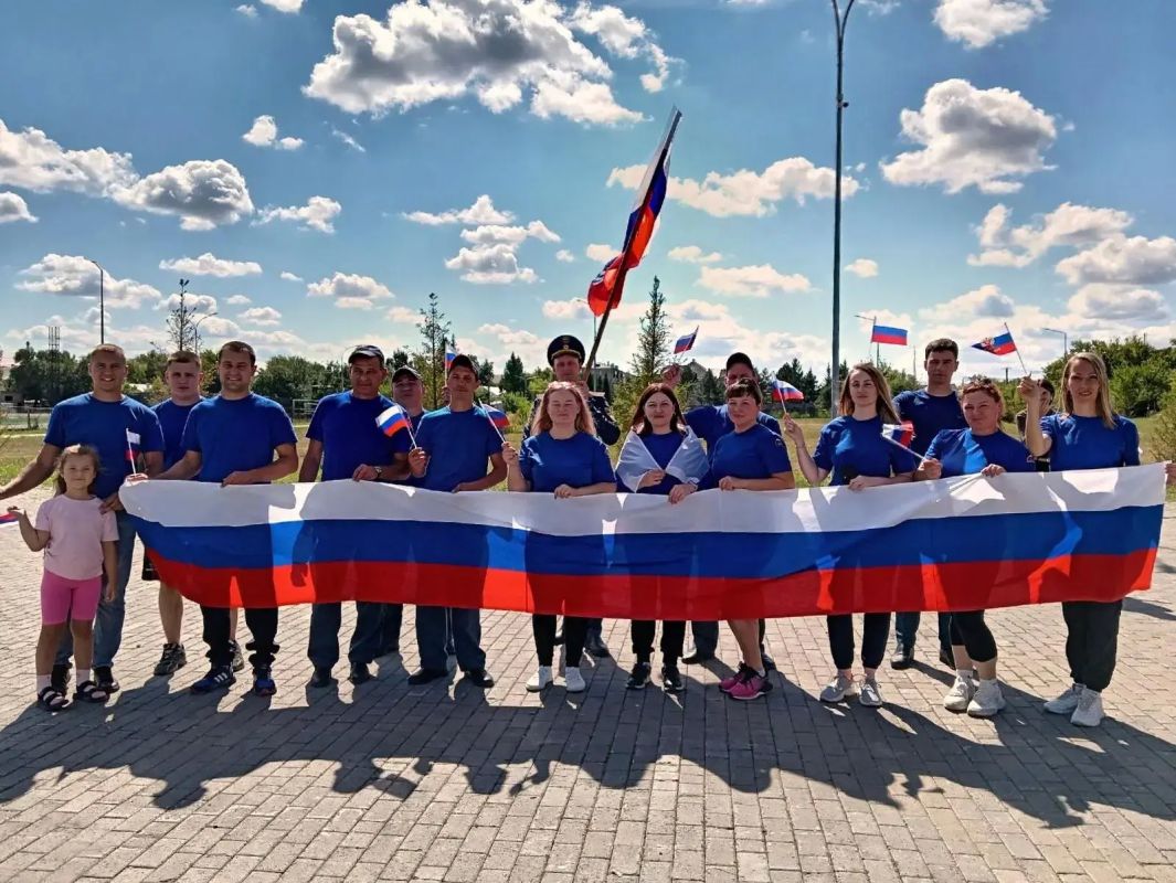 Под триколором - в одном строю! Под триколором - в одном строю!