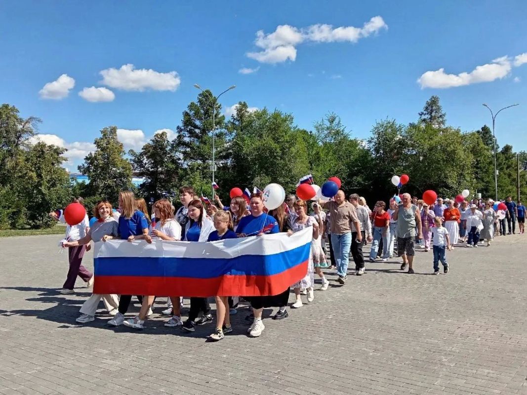 Под триколором - в одном строю! Под триколором - в одном строю!