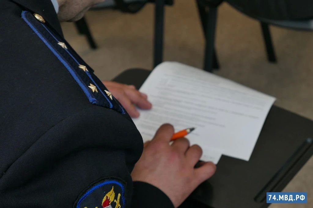 В Троицке полицейские пресекли противоправные действия директора сетевого магазина, подозреваемой в присвоении денежных средств