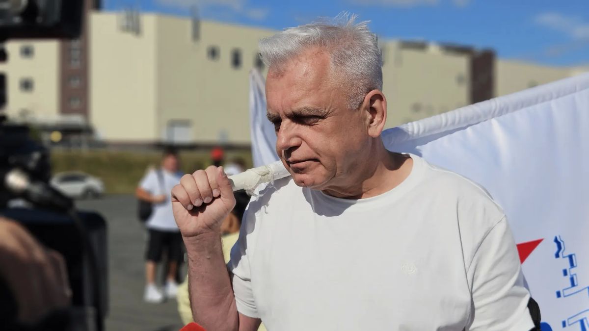 В парке у Вечного огня состоялась спортивная пробежка, приуроченная ко Дню Государственного флага Российской Федерации В парке у Вечного огня состоялась спортивная пробежка, приуроченная ко Дню Государственного флага Российской Федерации