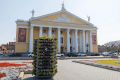 Три новые вертикальные клумбы установили на улицах Челябинска