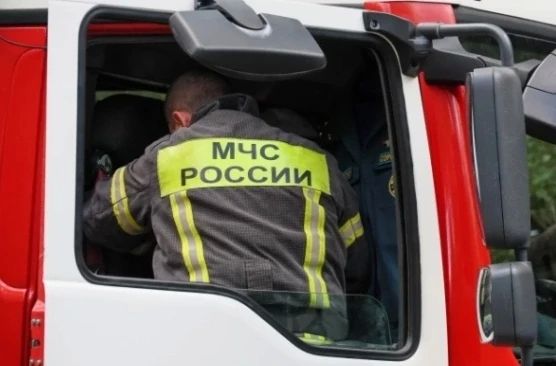 В Челябинской области загорелся ветхий дом на гостевом маршруте
