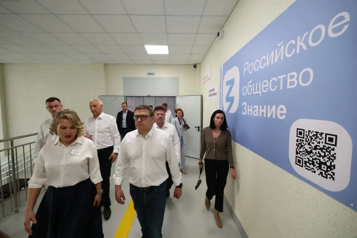Алексей Текслер проконтролировал готовность новой школы в поселке Димитрова к учебному году Алексей Текслер проконтролировал готовность новой школы в поселке Димитрова к учебному году