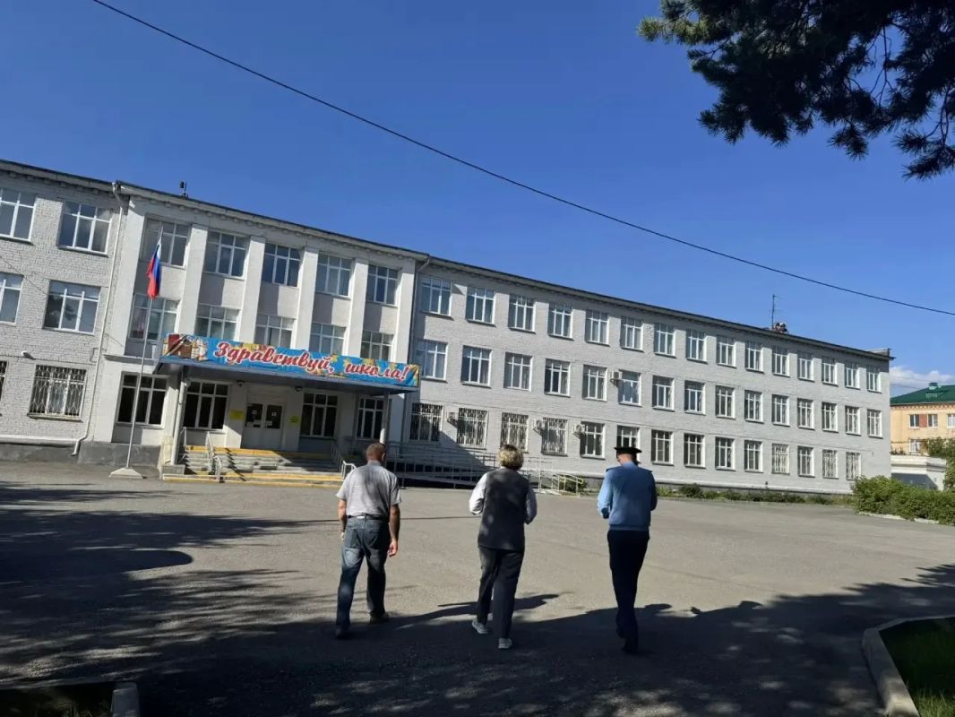 Прокуратура Центрального района г. Челябинска контролирует готовность образовательных учреждений к очередному учебному году Прокуратура Центрального района г. Челябинска контролирует готовность образовательных учреждений к очередному учебному году