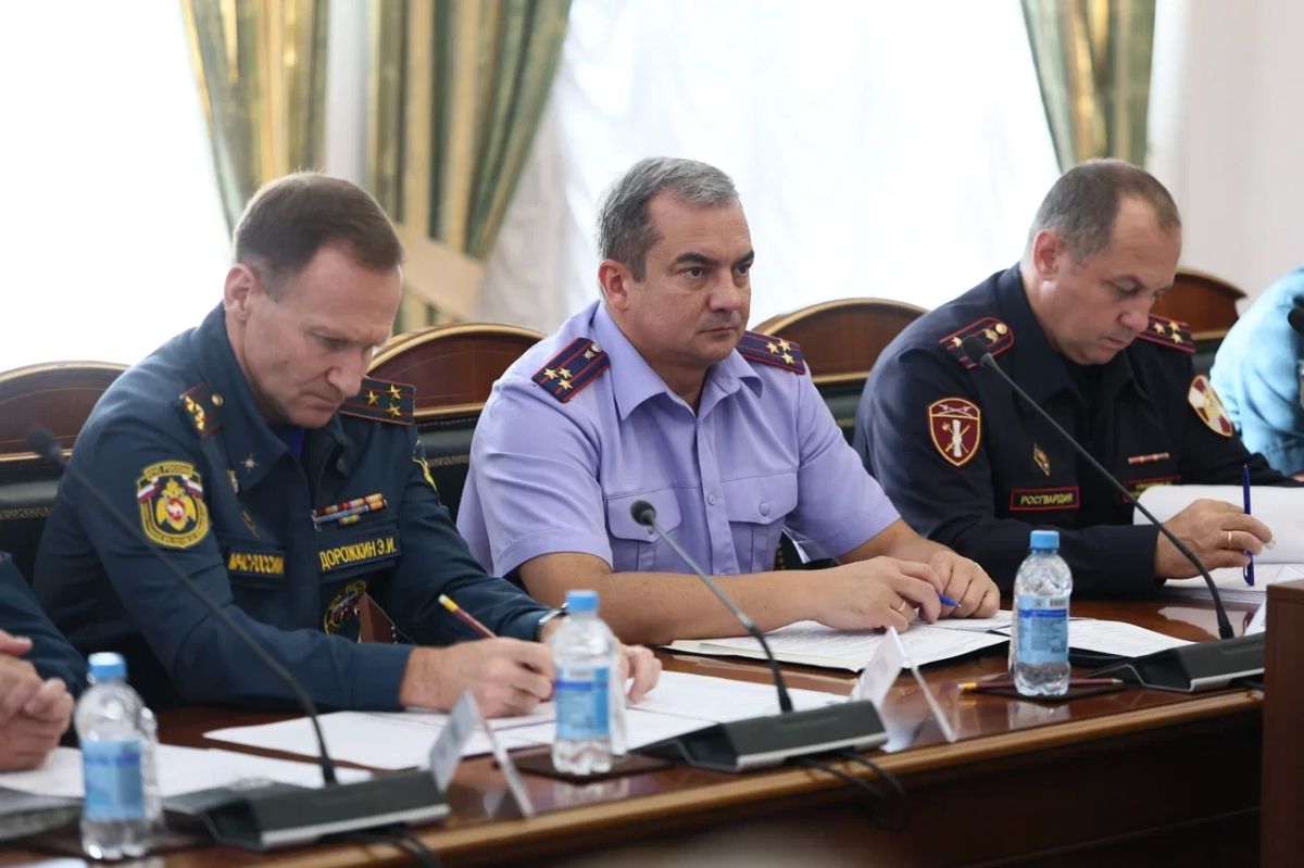 Алексей Текслер провёл заседание КЧС по подготовке образовательных организаций к новому учебному году Алексей Текслер провёл заседание КЧС по подготовке образовательных организаций к новому учебному году