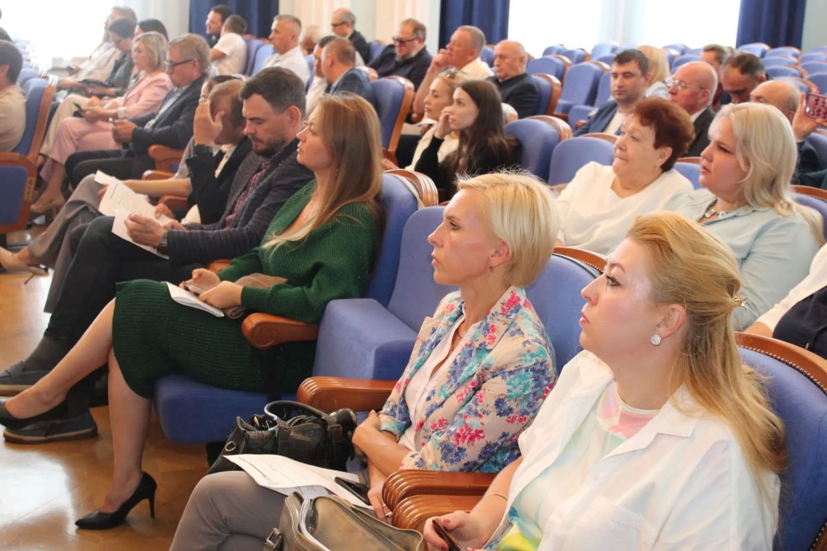 Итоги заседания Общественной палаты региона: 3 тысячи наблюдателей, доклад о гражданском обществе и лидеры рейтинга Итоги заседания Общественной палаты региона: 3 тысячи наблюдателей, доклад о гражданском обществе и лидеры рейтинга