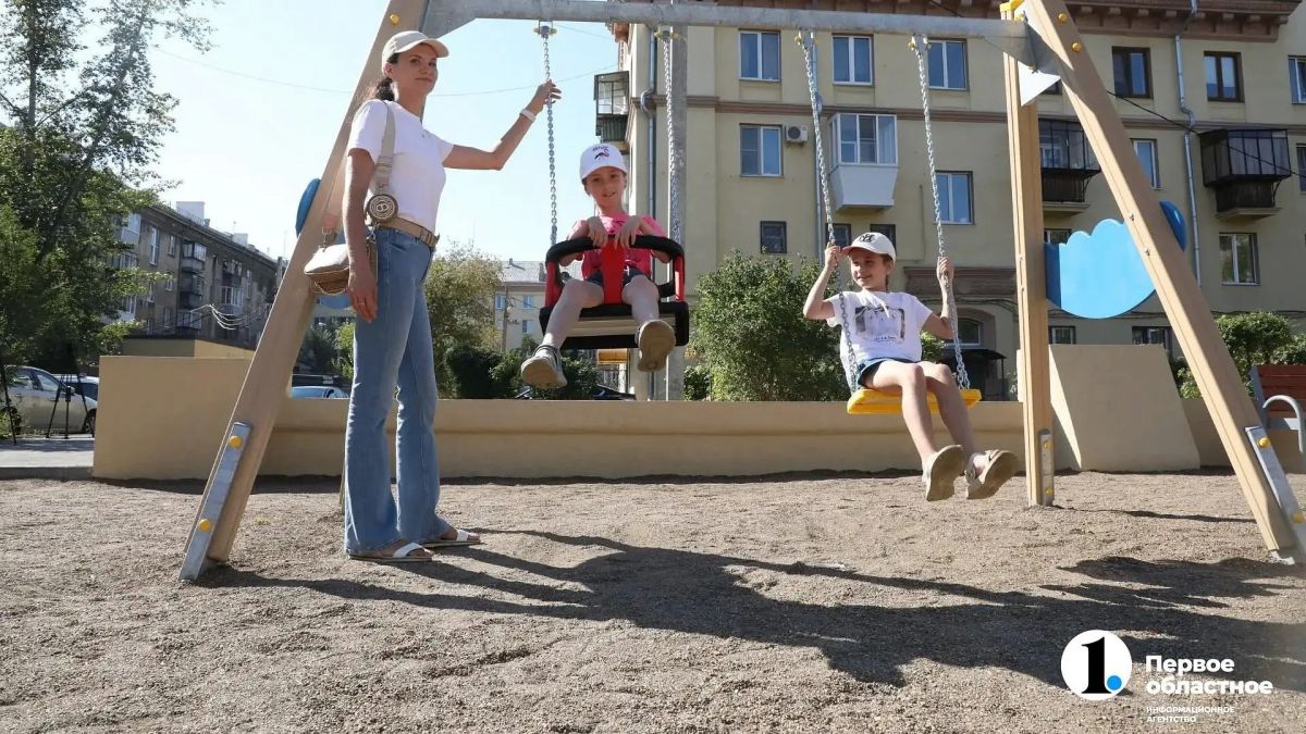 В Магнитогорске по инициативе жителей появились детская площадка и спортивный кластер В Магнитогорске по инициативе жителей появились детская площадка и спортивный кластер