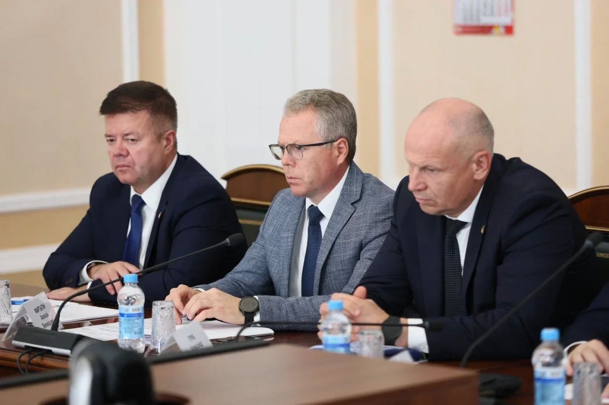 Алексей Текслер провёл заседание КЧС по подготовке образовательных организаций к новому учебному году Алексей Текслер провёл заседание КЧС по подготовке образовательных организаций к новому учебному году