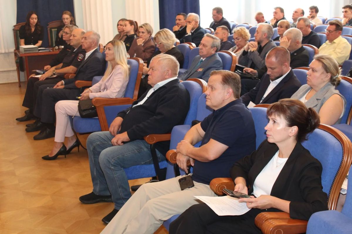 Итоги заседания Общественной палаты региона: 3 тысячи наблюдателей, доклад о гражданском обществе и лидеры рейтинга Итоги заседания Общественной палаты региона: 3 тысячи наблюдателей, доклад о гражданском обществе и лидеры рейтинга
