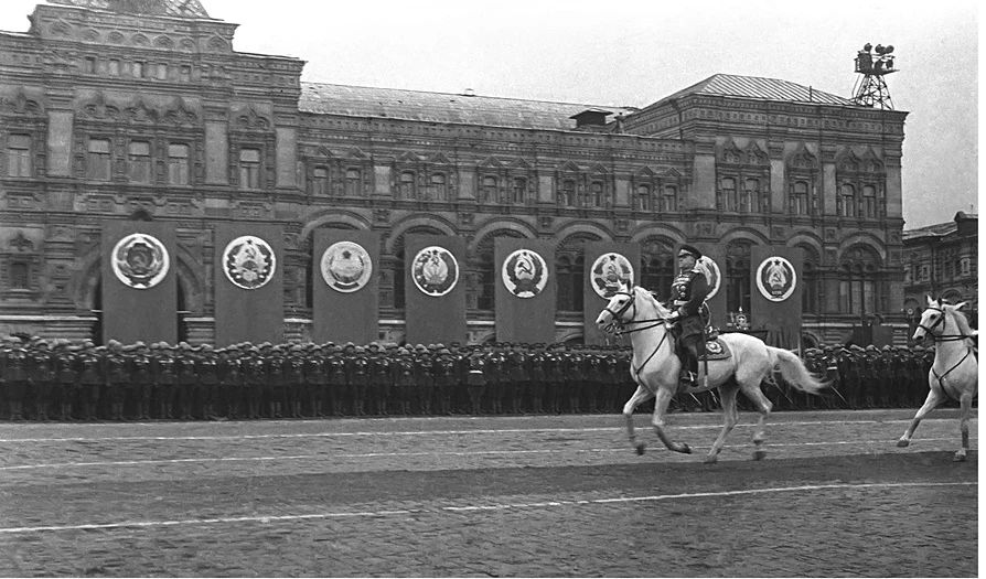 В Озерске покажут фотографии Евгения Халдея о Великой Отечественной войне В Озерске покажут фотографии Евгения Халдея о Великой Отечественной войне