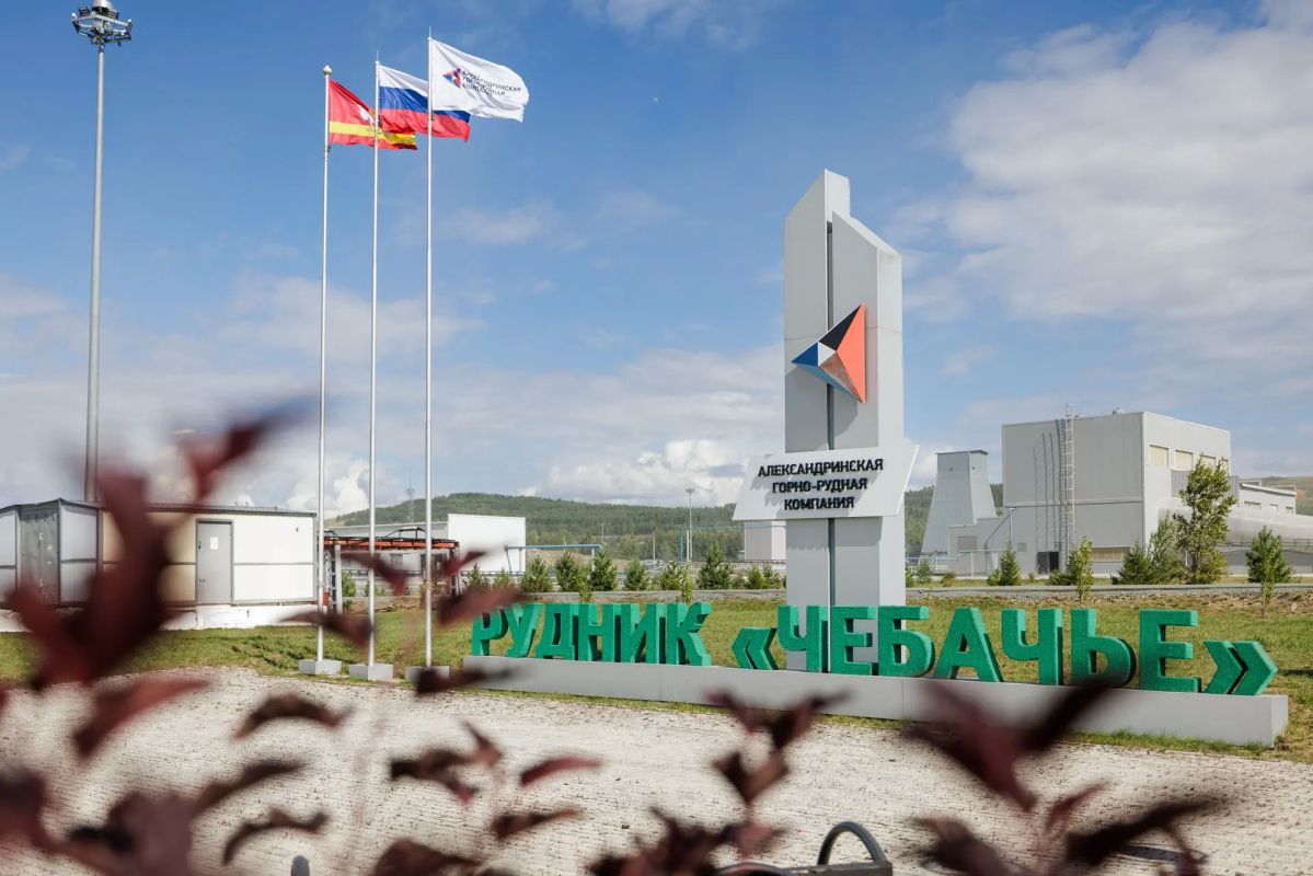 — Мне нравится под землей: всегда одна температура, ни снега, ни дождя, ни морозов — Мне нравится под землей: всегда одна температура, ни снега, ни дождя, ни морозов