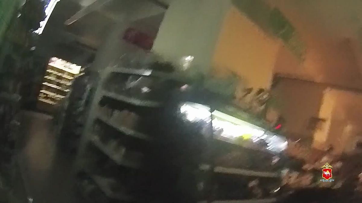 В Златоусте полицейские задержали двоих юношей за кражу алкоголя из закрытого магазина