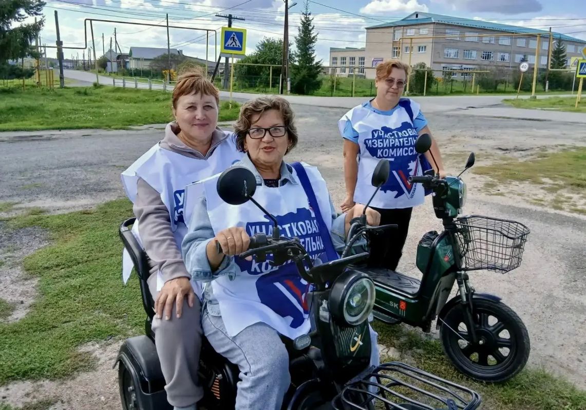 НА ЛОШАДЯХ, КВАДРОЦИКЛАХ И СКУТЕРАХ: КАК ОБХОДЧИКИ ДОБИРАЮТСЯ ДО ИЗБИРАТЕЛЕЙ НА ЛОШАДЯХ, КВАДРОЦИКЛАХ И СКУТЕРАХ: КАК ОБХОДЧИКИ ДОБИРАЮТСЯ ДО ИЗБИРАТЕЛЕЙ