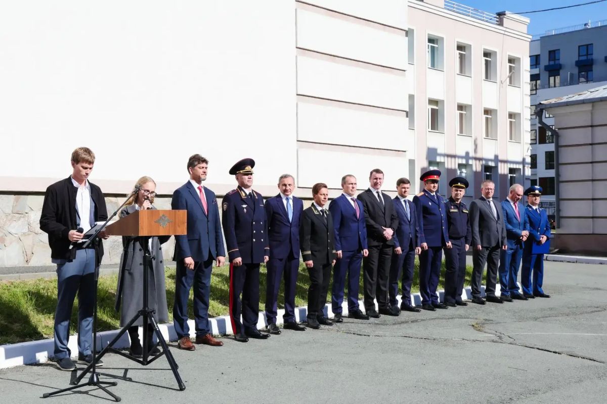 Генерал-майор полиции Николай Савенко поздравил студентов Уральского филиала Российского государственного университета правосудия с Днем знаний и пригласил будущих выпускников на службу в органы внутренних дел Генерал-майор полиции Николай Савенко поздравил студентов Уральского филиала Российского государственного университета правосудия с Днем знаний и пригласил будущих выпускников на службу в органы внутренних дел